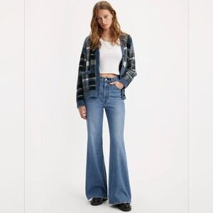 Levi’s Ribcage Bell Blue Wash Jeans Women’s Size 30